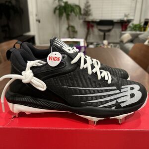 New Balance Men's FuelCell 4040 V6 Metal Baseball Shoe Size 5 Black/White